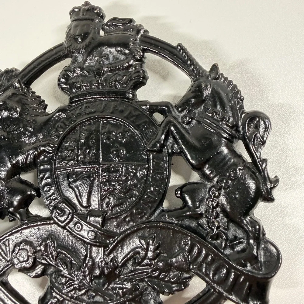 Virginia Metalcrafters Williamsburg Cast Iron Trivet Set Kings Arms King George